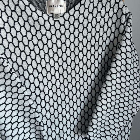 Gently used sweater. - Picture 2 of 3